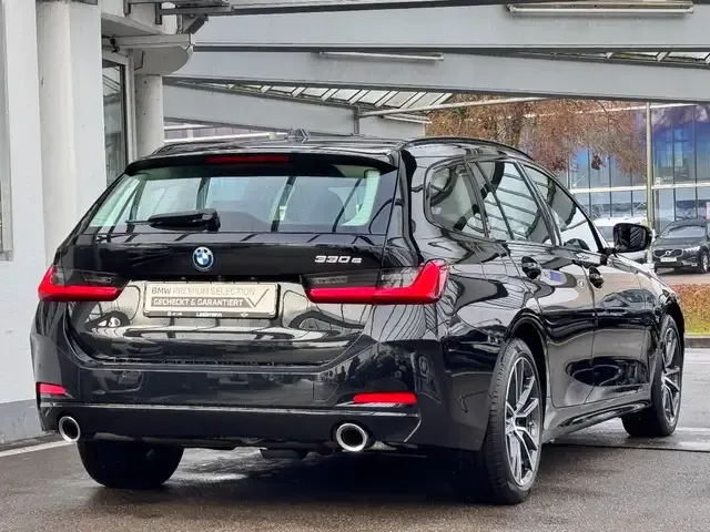 BMW 330