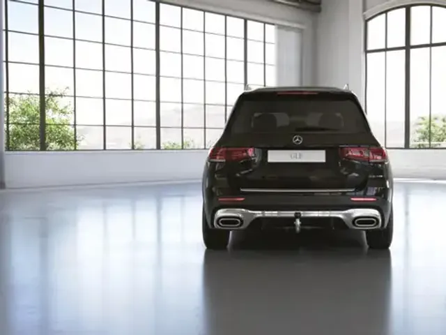 Mercedes-Benz GLB 220