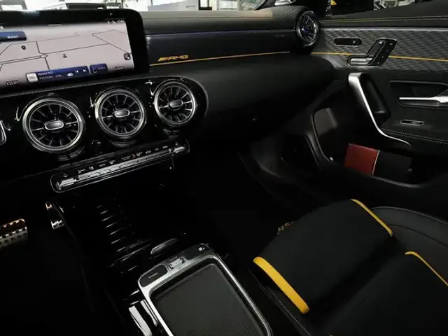 Mercedes-Benz CLA 45 AMG