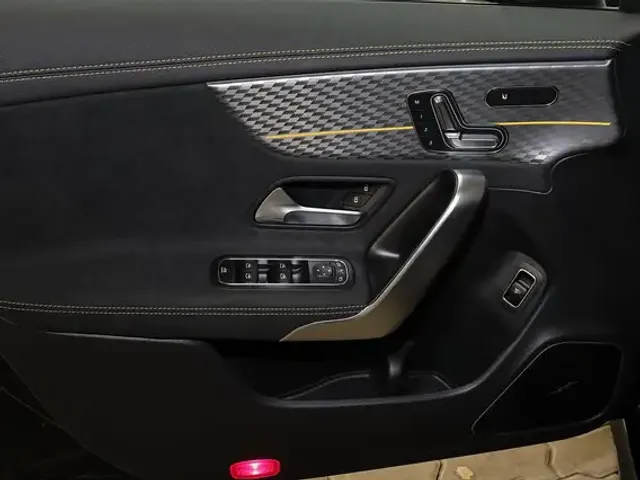 Mercedes-Benz CLA 45 AMG