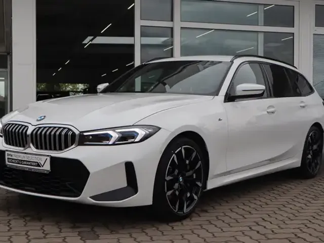 BMW 330