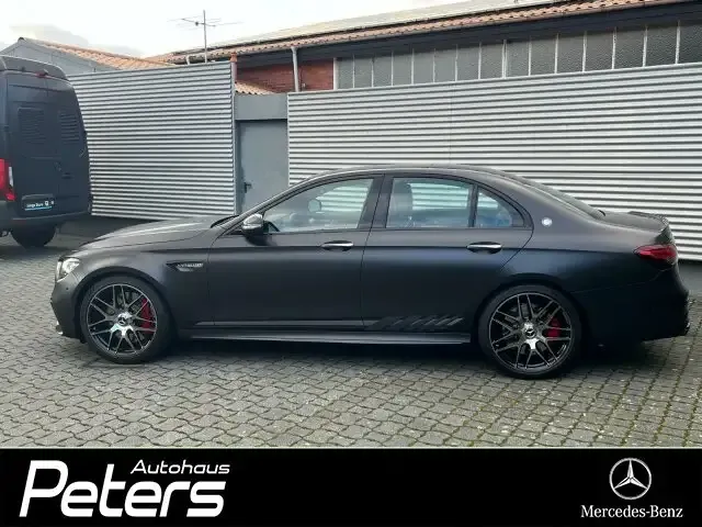 Mercedes-Benz E 63 AMG