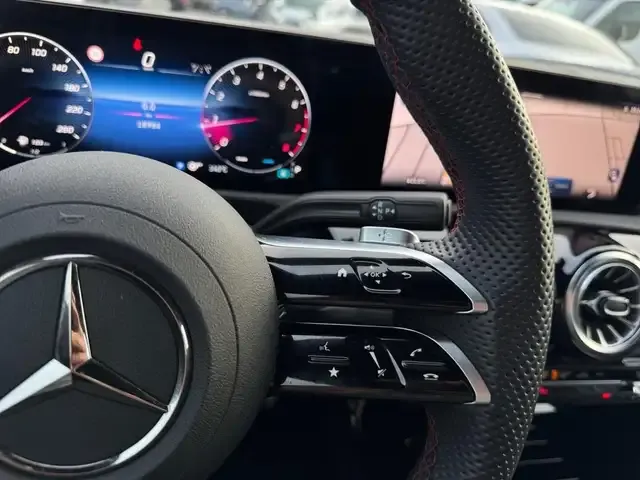 Mercedes-Benz CLA 200