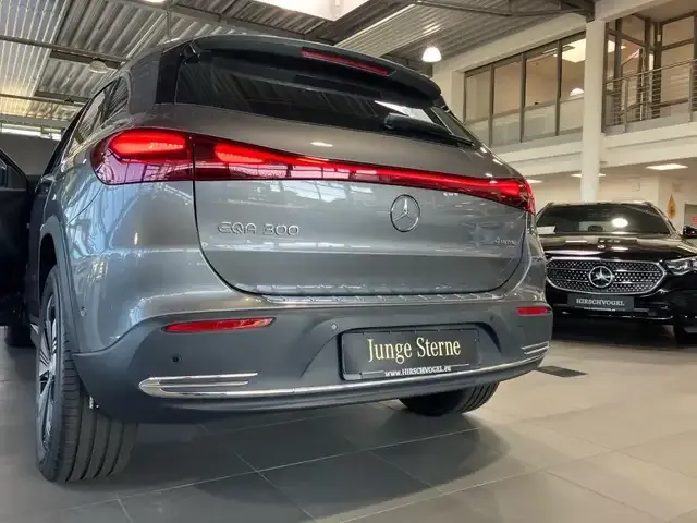 Mercedes-Benz EQA 300