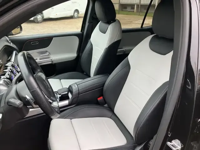 Mercedes-Benz GLB 220