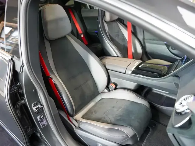 Mercedes-Benz EQE 43