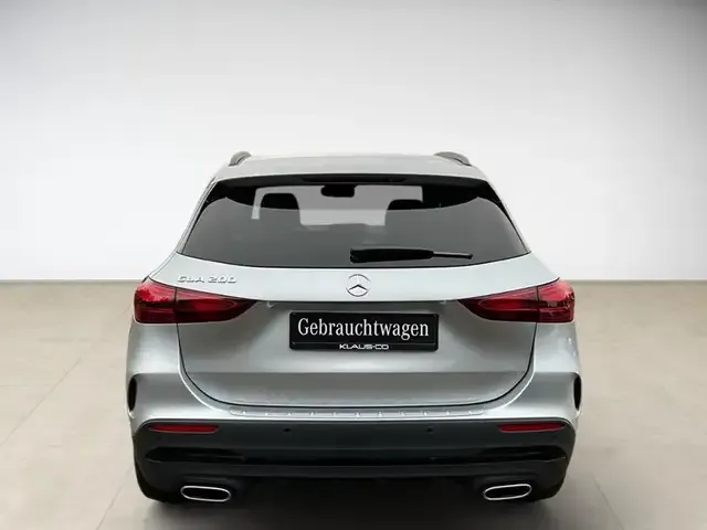 Mercedes-Benz GLA 200