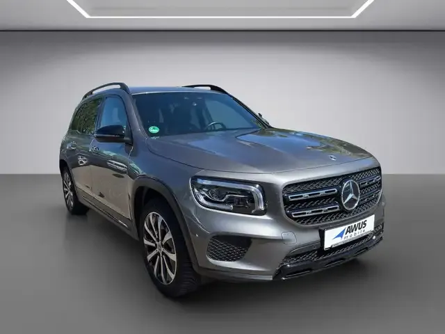 Mercedes-Benz GLB 220