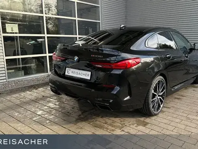 BMW 235
