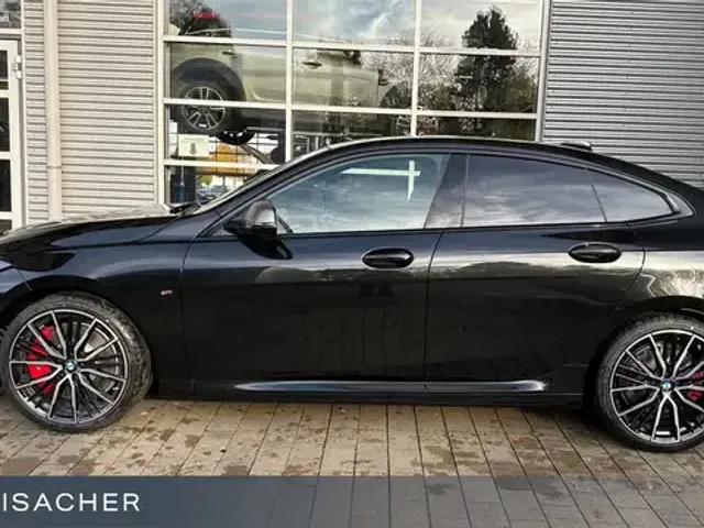 BMW 235