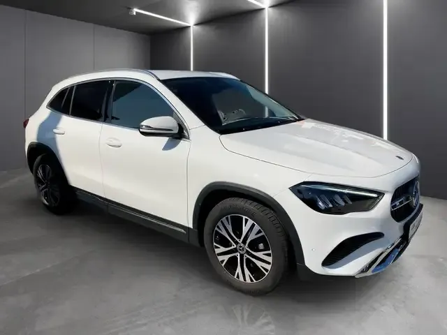 Mercedes-Benz GLA 180