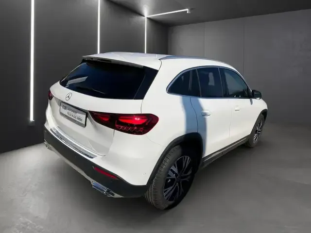 Mercedes-Benz GLA 180