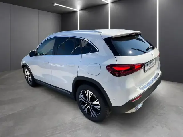 Mercedes-Benz GLA 180