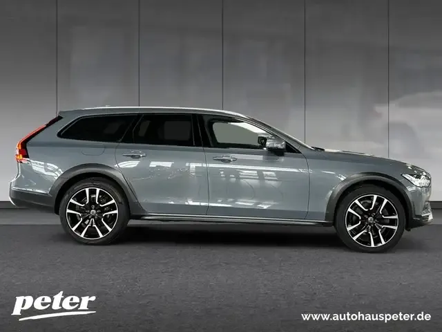 Volvo V90 Cross Country