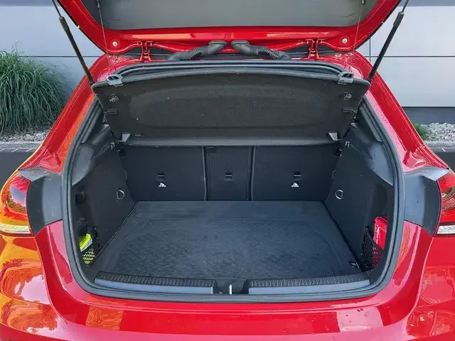 Mercedes-Benz A 220