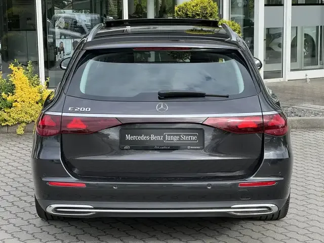 Mercedes-Benz E 200