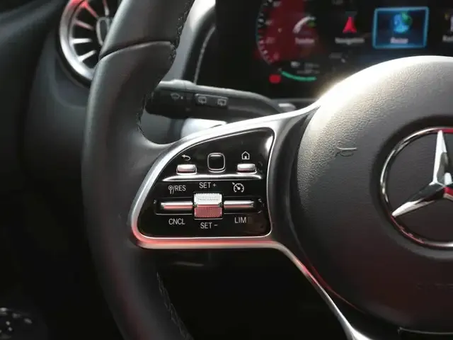 Mercedes-Benz EQB 300