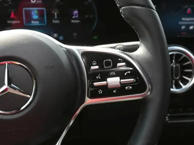 Mercedes-Benz EQB 300