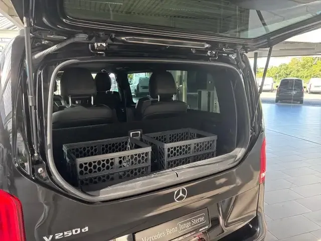 Mercedes-Benz V 250