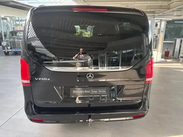 Mercedes-Benz V 250