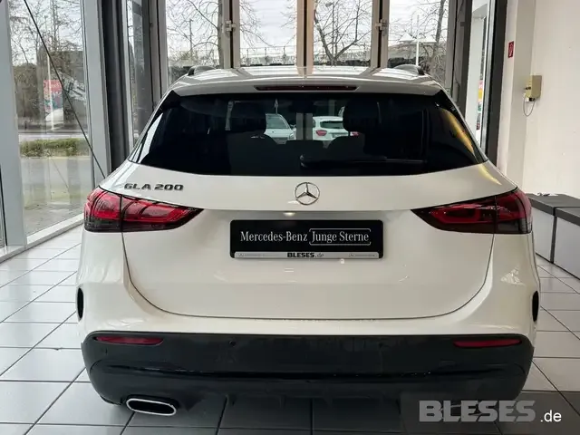 Mercedes-Benz GLA 200