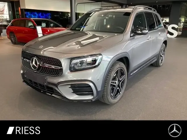 Mercedes-Benz GLB 220