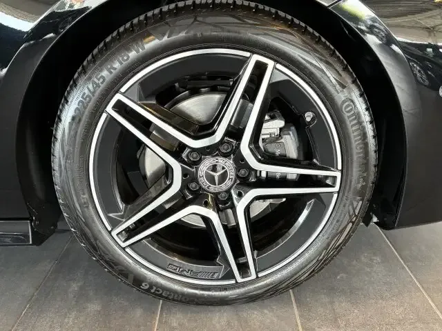 Mercedes-Benz CLA 180