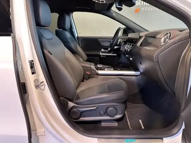 Mercedes-Benz EQA 300