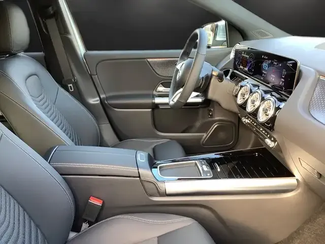 Mercedes-Benz EQA 300
