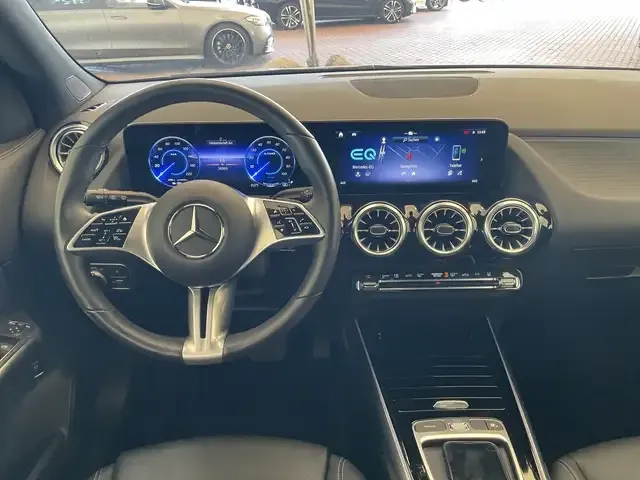 Mercedes-Benz EQA 300