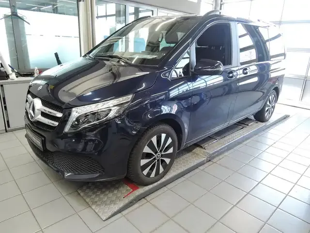 Mercedes-Benz V 220