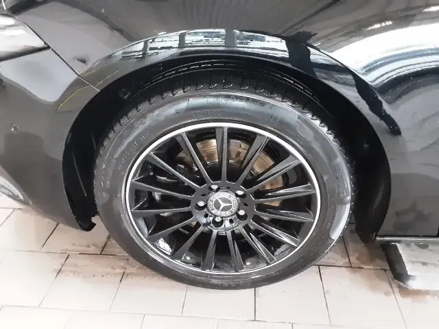 Mercedes-Benz A 220