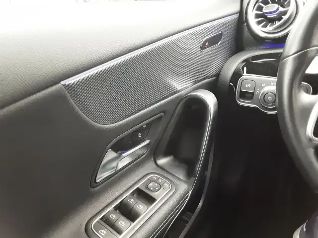 Mercedes-Benz A 220