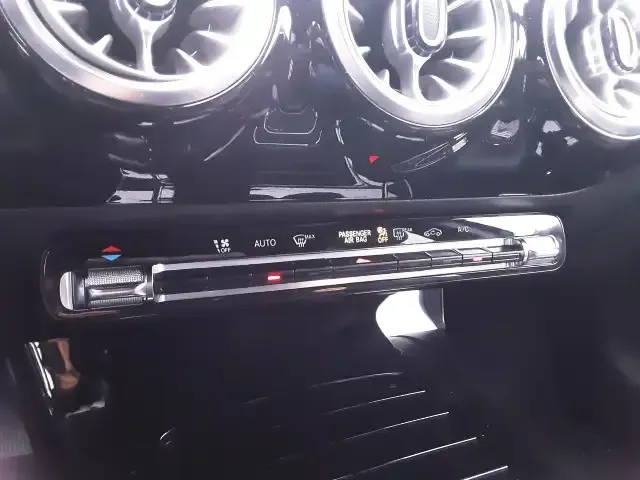 Mercedes-Benz A 220