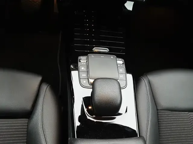 Mercedes-Benz A 220