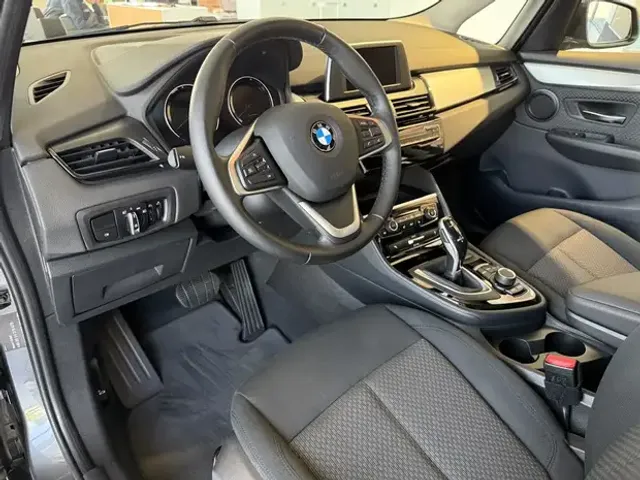 BMW 218