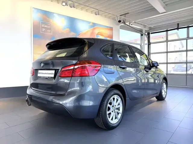 BMW 218