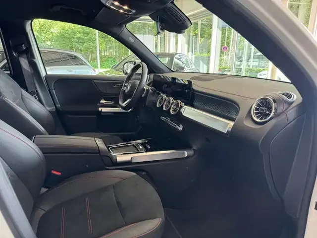 Mercedes-Benz EQB 300