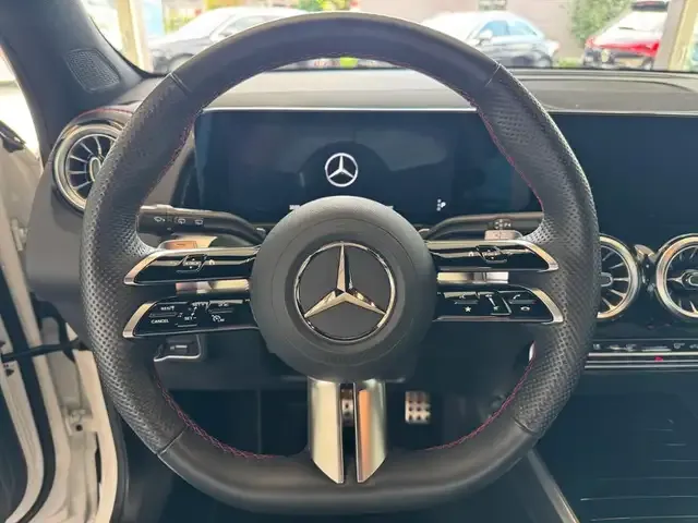 Mercedes-Benz EQB 300