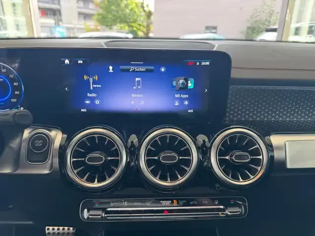 Mercedes-Benz EQB 300
