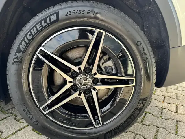 Mercedes-Benz EQB 300