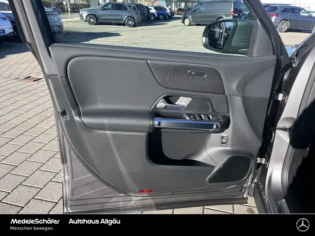 Mercedes-Benz EQB 350