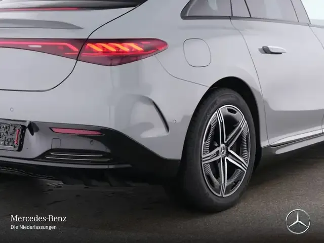 Mercedes-Benz EQE 300