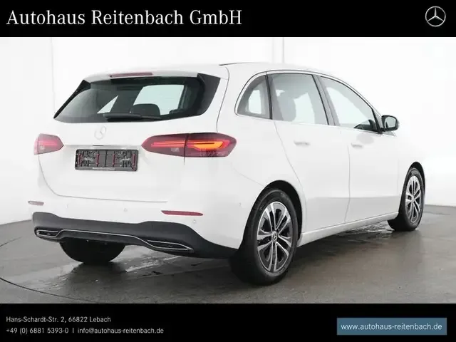 Mercedes-Benz B 180