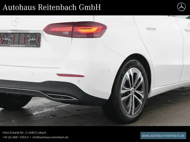Mercedes-Benz B 180