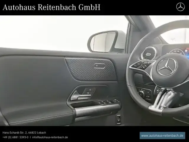 Mercedes-Benz B 180
