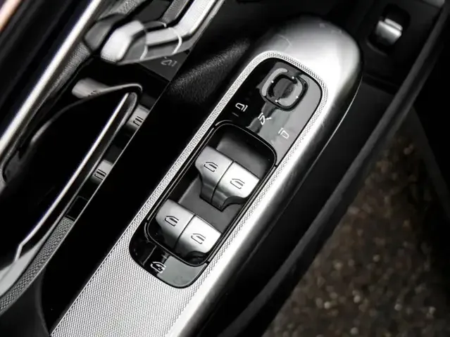 Mercedes-Benz EQE 300