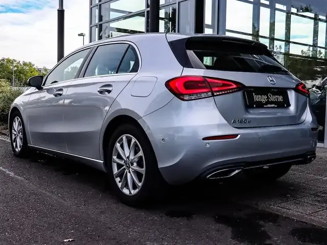 Mercedes-Benz A 180
