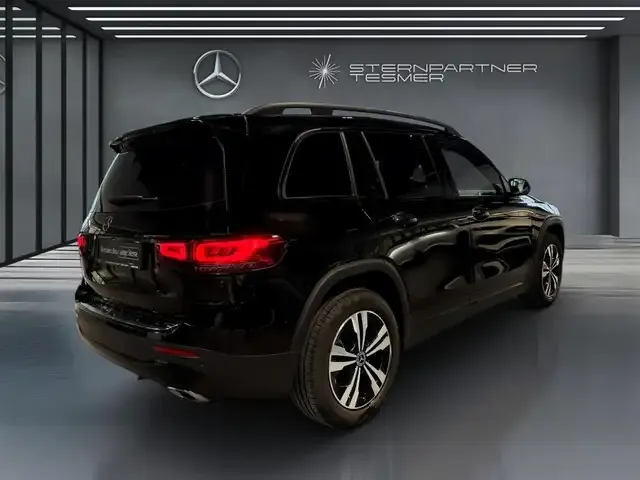 Mercedes-Benz GLB 220