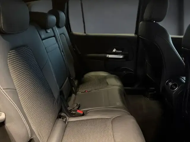 Mercedes-Benz GLB 220